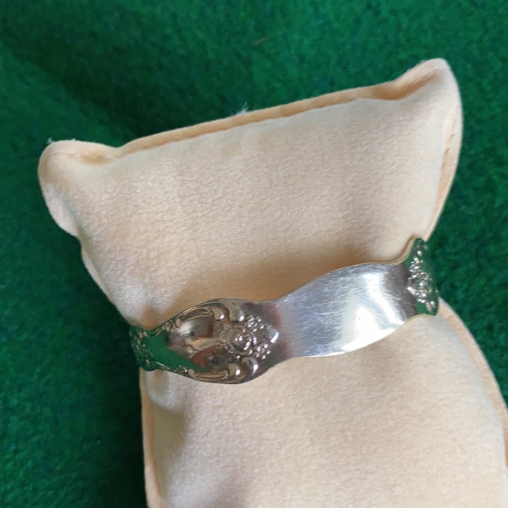 Rogers Oneida vintage silver plated spoon. NO additional mdwn.